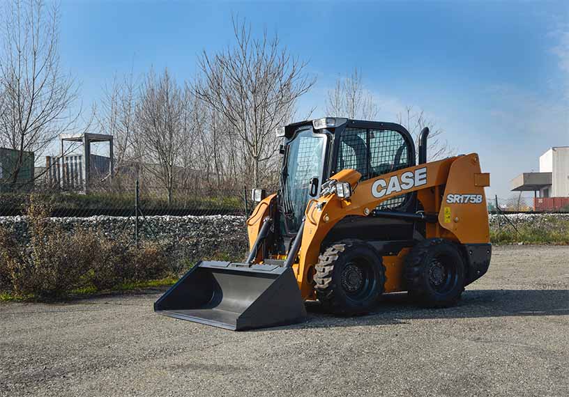 SR175B Nokta Dönüşlü Mini Yükleyici